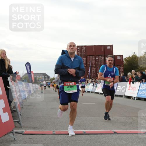 03.10.2025 - Köhlbrandbrückenlauf Yannick Fuchs http://msf.ph/oto/8982728 03.10.2025 16:05:29 Ziel 7241, 7394, 7546, 8099, 8199, 9127, 9299, 9317, 9475, 9499, 9669 meine-sportfotos.de