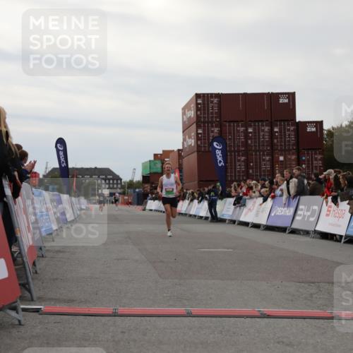 03.10.2025 - Köhlbrandbrückenlauf Yannick Fuchs http://msf.ph/oto/8982729 03.10.2025 15:49:34 Ziel 9617 meine-sportfotos.de