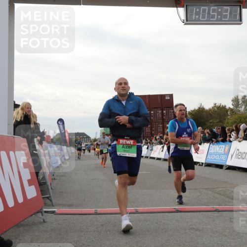 03.10.2025 - Köhlbrandbrückenlauf Yannick Fuchs http://msf.ph/oto/8982730 03.10.2025 16:05:29 Ziel 7241, 7394, 7546, 8099, 8199, 9127, 9299, 9317, 9475, 9499, 9669 meine-sportfotos.de