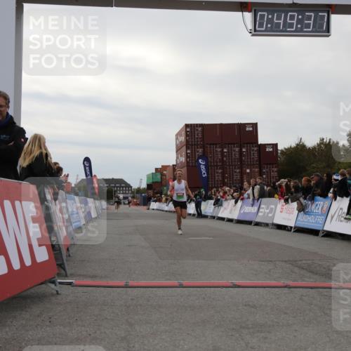 03.10.2025 - Köhlbrandbrückenlauf Yannick Fuchs http://msf.ph/oto/8982735 03.10.2025 15:49:35 Ziel 9617 meine-sportfotos.de