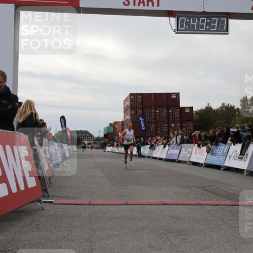 03.10.2025 - Köhlbrandbrückenlauf Yannick Fuchs http://msf.ph/oto/8982737 03.10.2025 15:49:35 Ziel 9617 meine-sportfotos.de