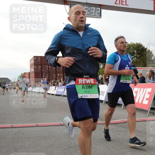 03.10.2025 - Köhlbrandbrückenlauf Yannick Fuchs http://msf.ph/oto/8982738 03.10.2025 16:05:30 Ziel 7241, 7394, 7546, 8199, 9127, 9299, 9317, 9499, 9669 meine-sportfotos.de