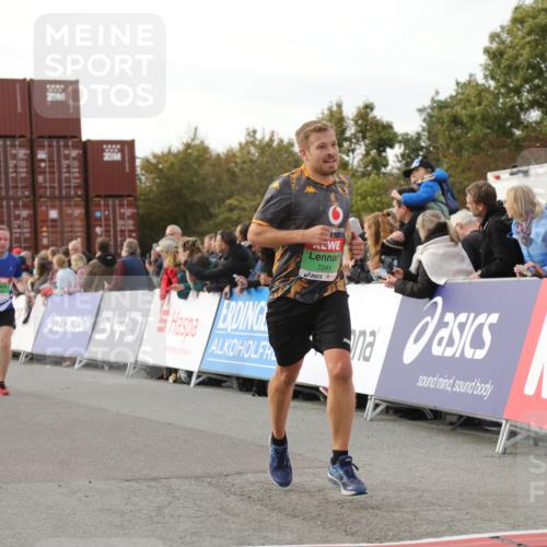 03.10.2025 - Köhlbrandbrückenlauf Yannick Fuchs http://msf.ph/oto/8982744 03.10.2025 16:05:30 Ziel 7241, 7394, 7546, 8199, 9127, 9299, 9317, 9499, 9669 meine-sportfotos.de