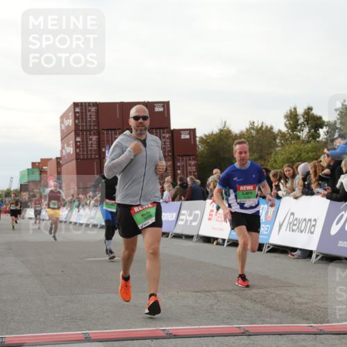 03.10.2025 - Köhlbrandbrückenlauf Yannick Fuchs http://msf.ph/oto/8982759 03.10.2025 16:05:32 Ziel 7031, 7151, 7213, 7241, 7394, 7546, 8199, 9127, 9299, 9317, 9499, 9669 meine-sportfotos.de