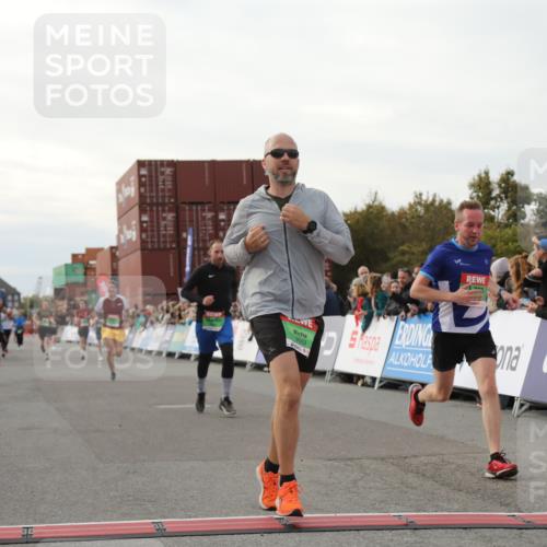 03.10.2025 - Köhlbrandbrückenlauf Yannick Fuchs http://msf.ph/oto/8982761 03.10.2025 16:05:32 Ziel 7031, 7151, 7213, 7241, 7394, 7546, 8199, 9127, 9299, 9317, 9499, 9669 meine-sportfotos.de