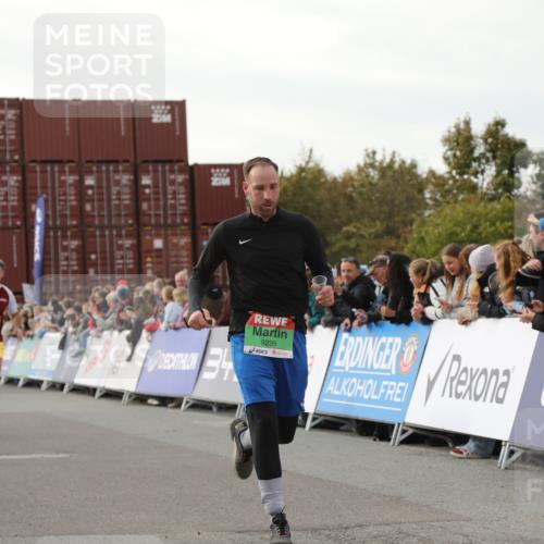 03.10.2025 - Köhlbrandbrückenlauf Yannick Fuchs http://msf.ph/oto/8982769 03.10.2025 16:05:34 Ziel 7031, 7151, 7213, 7241, 7394, 7546, 8199, 9299, 9317, 9669 meine-sportfotos.de
