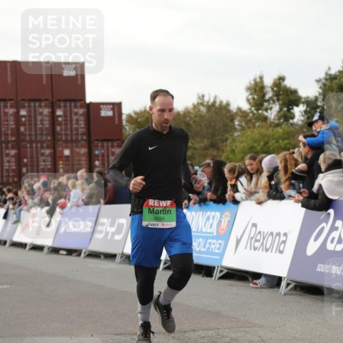 03.10.2025 - Köhlbrandbrückenlauf Yannick Fuchs http://msf.ph/oto/8982771 03.10.2025 16:05:34 Ziel 7031, 7151, 7213, 7241, 7394, 7546, 8199, 9299, 9317, 9669 meine-sportfotos.de