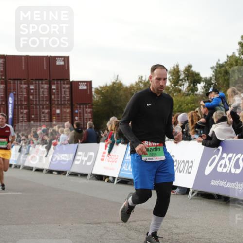 03.10.2025 - Köhlbrandbrückenlauf Yannick Fuchs http://msf.ph/oto/8982773 03.10.2025 16:05:34 Ziel 7031, 7151, 7213, 7241, 7394, 7546, 8199, 9299, 9317, 9669 meine-sportfotos.de