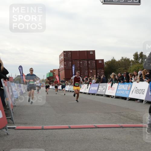 03.10.2025 - Köhlbrandbrückenlauf Yannick Fuchs http://msf.ph/oto/8982775 03.10.2025 16:05:35 Ziel 7031, 7151, 7213, 7394, 7546, 8199, 9299, 9317, 9669 meine-sportfotos.de