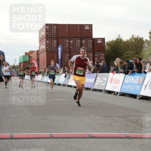 03.10.2025 - Köhlbrandbrückenlauf Yannick Fuchs http://msf.ph/oto/8982779 03.10.2025 16:05:35 Ziel 7031, 7151, 7213, 7394, 7546, 8199, 9299, 9317, 9669 meine-sportfotos.de