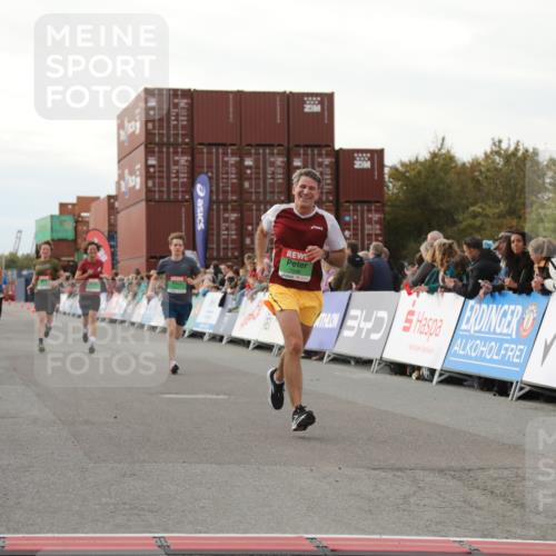 03.10.2025 - Köhlbrandbrückenlauf Yannick Fuchs http://msf.ph/oto/8982781 03.10.2025 16:05:36 Ziel 7031, 7151, 7213, 7394, 7546, 8199, 9299, 9317, 9669 meine-sportfotos.de
