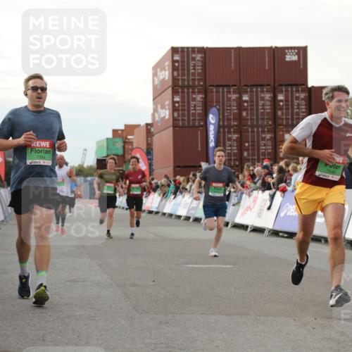 03.10.2025 - Köhlbrandbrückenlauf Yannick Fuchs http://msf.ph/oto/8982785 03.10.2025 16:05:36 Ziel 7031, 7151, 7213, 7394, 7546, 8199, 9299, 9317, 9669 meine-sportfotos.de