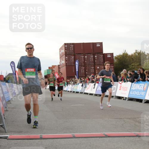 03.10.2025 - Köhlbrandbrückenlauf Yannick Fuchs http://msf.ph/oto/8982793 03.10.2025 16:05:37 Ziel 7031, 7151, 7213, 7394, 7546, 7547, 9299, 9317 meine-sportfotos.de