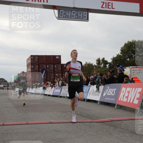 03.10.2025 - Köhlbrandbrückenlauf Yannick Fuchs http://msf.ph/oto/8982808 03.10.2025 15:49:47 Ziel 7021, 9041, 9549 meine-sportfotos.de