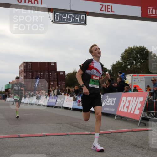 03.10.2025 - Köhlbrandbrückenlauf Yannick Fuchs http://msf.ph/oto/8982812 03.10.2025 15:49:47 Ziel 7021, 9041, 9549 meine-sportfotos.de