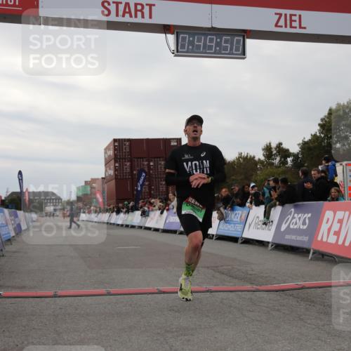 03.10.2025 - Köhlbrandbrückenlauf Yannick Fuchs http://msf.ph/oto/8982818 03.10.2025 15:49:49 Ziel 9041, 9549 meine-sportfotos.de