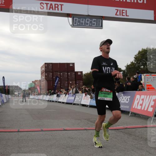 03.10.2025 - Köhlbrandbrückenlauf Yannick Fuchs http://msf.ph/oto/8982822 03.10.2025 15:49:49 Ziel 9041, 9549 meine-sportfotos.de