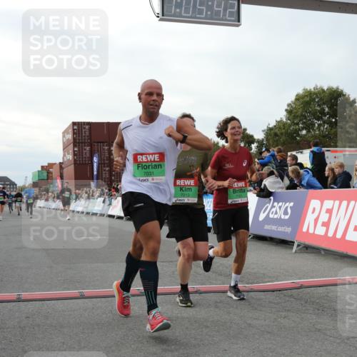 03.10.2025 - Köhlbrandbrückenlauf Yannick Fuchs http://msf.ph/oto/8982823 03.10.2025 16:05:40 Ziel 7031, 7151, 7213, 7394, 7546, 7547, 8966, 9317, 9489, 9566 meine-sportfotos.de