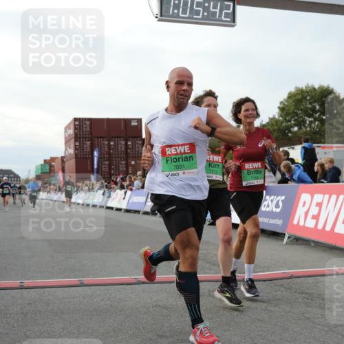 03.10.2025 - Köhlbrandbrückenlauf Yannick Fuchs http://msf.ph/oto/8982825 03.10.2025 16:05:40 Ziel 7031, 7151, 7213, 7394, 7546, 7547, 8966, 9317, 9489, 9566 meine-sportfotos.de