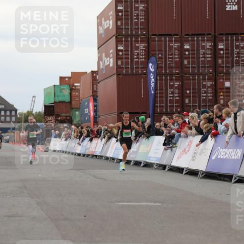 03.10.2025 - Köhlbrandbrückenlauf Yannick Fuchs http://msf.ph/oto/8982827 03.10.2025 15:50:03 Ziel 7033, 7066, 9742 meine-sportfotos.de