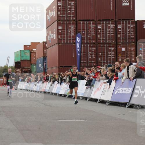 03.10.2025 - Köhlbrandbrückenlauf Yannick Fuchs http://msf.ph/oto/8982831 03.10.2025 15:50:03 Ziel 7033, 7066, 9742 meine-sportfotos.de