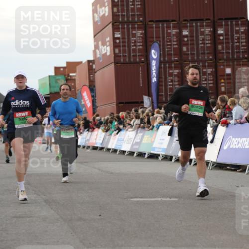 03.10.2025 - Köhlbrandbrückenlauf Yannick Fuchs http://msf.ph/oto/8982832 03.10.2025 16:05:44 Ziel 7151, 7213, 7547, 7646, 8924, 8966, 9489, 9566 meine-sportfotos.de