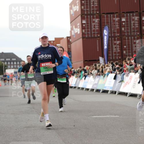 03.10.2025 - Köhlbrandbrückenlauf Yannick Fuchs http://msf.ph/oto/8982837 03.10.2025 16:05:44 Ziel 7151, 7213, 7547, 7646, 8924, 8966, 9489, 9566 meine-sportfotos.de