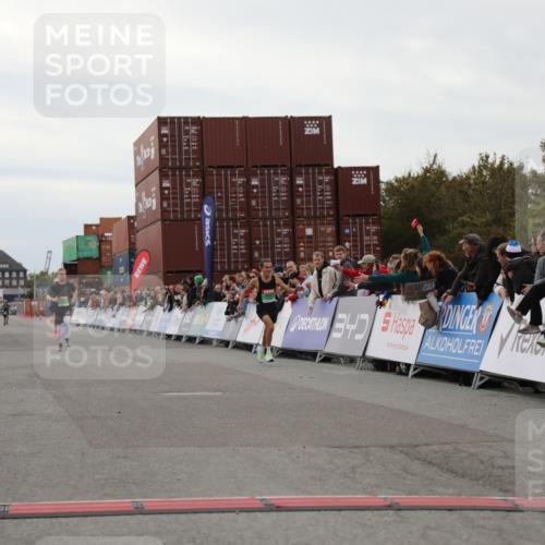 03.10.2025 - Köhlbrandbrückenlauf Yannick Fuchs http://msf.ph/oto/8982840 03.10.2025 15:50:04 Ziel 7033, 7066, 9742 meine-sportfotos.de