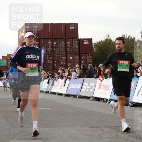 03.10.2025 - Köhlbrandbrückenlauf Yannick Fuchs http://msf.ph/oto/8982845 03.10.2025 16:05:45 Ziel 7547, 7646, 8924, 8966, 9489, 9566 meine-sportfotos.de