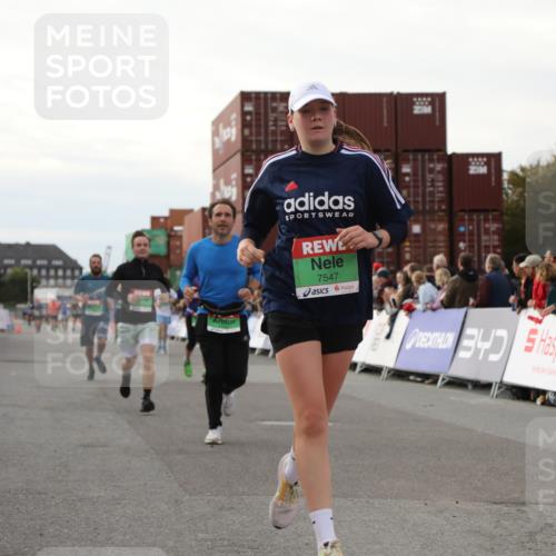 03.10.2025 - Köhlbrandbrückenlauf Yannick Fuchs http://msf.ph/oto/8982847 03.10.2025 16:05:46 Ziel 7547, 7646, 8924, 8966, 9102, 9489, 9566 meine-sportfotos.de