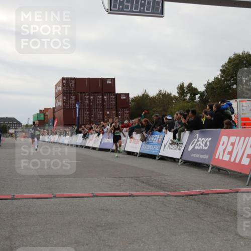 03.10.2025 - Köhlbrandbrückenlauf Yannick Fuchs http://msf.ph/oto/8982848 03.10.2025 15:50:05 Ziel 7033, 7066, 9742 meine-sportfotos.de