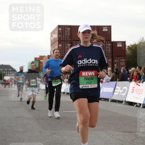 03.10.2025 - Köhlbrandbrückenlauf Yannick Fuchs http://msf.ph/oto/8982849 03.10.2025 16:05:46 Ziel 7547, 7646, 8924, 8966, 9102, 9489, 9566 meine-sportfotos.de