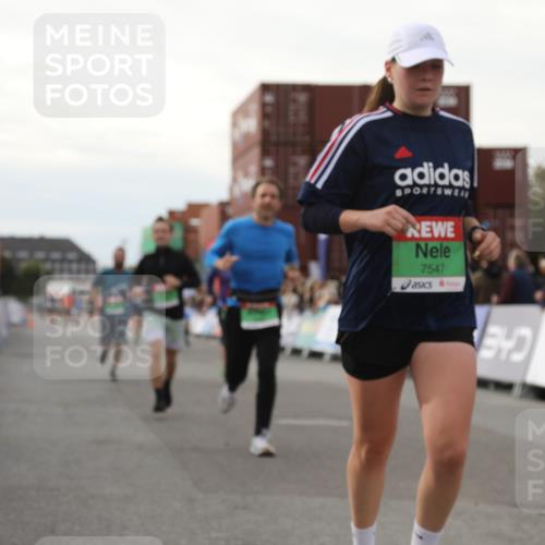 03.10.2025 - Köhlbrandbrückenlauf Yannick Fuchs http://msf.ph/oto/8982851 03.10.2025 16:05:46 Ziel 7547, 7646, 8924, 8966, 9102, 9489, 9566 meine-sportfotos.de