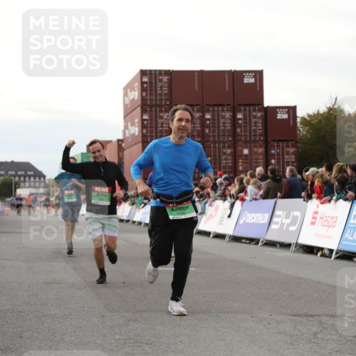 03.10.2025 - Köhlbrandbrückenlauf Yannick Fuchs http://msf.ph/oto/8982857 03.10.2025 16:05:47 Ziel 7547, 7646, 8924, 8966, 9102, 9489, 9566 meine-sportfotos.de