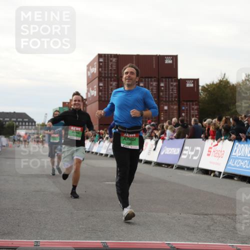 03.10.2025 - Köhlbrandbrückenlauf Yannick Fuchs http://msf.ph/oto/8982859 03.10.2025 16:05:47 Ziel 7547, 7646, 8924, 8966, 9102, 9489, 9566 meine-sportfotos.de