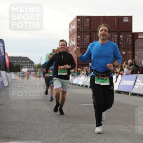 03.10.2025 - Köhlbrandbrückenlauf Yannick Fuchs http://msf.ph/oto/8982861 03.10.2025 16:05:47 Ziel 7547, 7646, 8924, 8966, 9102, 9489, 9566 meine-sportfotos.de