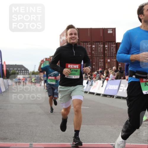 03.10.2025 - Köhlbrandbrückenlauf Yannick Fuchs http://msf.ph/oto/8982868 03.10.2025 16:05:48 Ziel 7547, 7646, 8616, 8924, 8966, 9102, 9489, 9566 meine-sportfotos.de