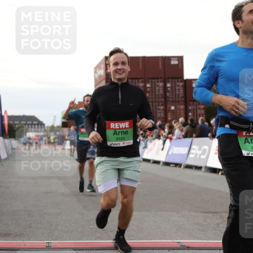 03.10.2025 - Köhlbrandbrückenlauf Yannick Fuchs http://msf.ph/oto/8982871 03.10.2025 16:05:49 Ziel 7547, 7646, 8616, 8924, 8966, 9102, 9489, 9566 meine-sportfotos.de