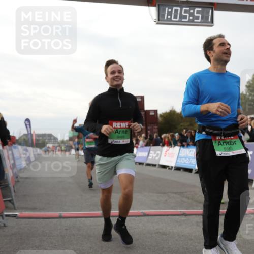 03.10.2025 - Köhlbrandbrückenlauf Yannick Fuchs http://msf.ph/oto/8982875 03.10.2025 16:05:49 Ziel 7547, 7646, 8616, 8924, 8966, 9102, 9489, 9566 meine-sportfotos.de