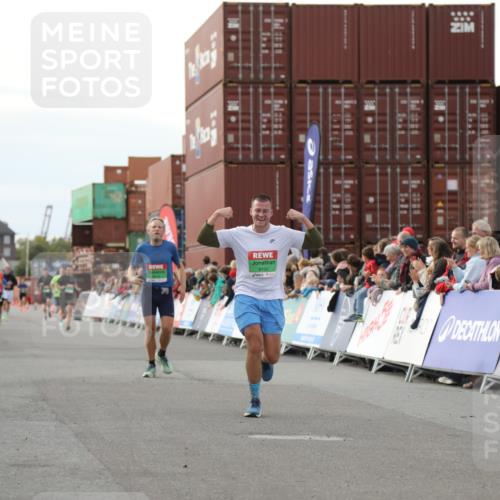 03.10.2025 - Köhlbrandbrückenlauf Yannick Fuchs http://msf.ph/oto/8982895 03.10.2025 16:05:51 Ziel 7646, 8616, 8924, 9102, 9489, 9566 meine-sportfotos.de