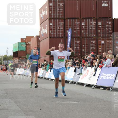 03.10.2025 - Köhlbrandbrückenlauf Yannick Fuchs http://msf.ph/oto/8982897 03.10.2025 16:05:52 Ziel 7646, 8616, 8924, 9102, 9489 meine-sportfotos.de