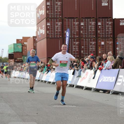 03.10.2025 - Köhlbrandbrückenlauf Yannick Fuchs http://msf.ph/oto/8982899 03.10.2025 16:05:52 Ziel 7646, 8616, 8924, 9102, 9489 meine-sportfotos.de