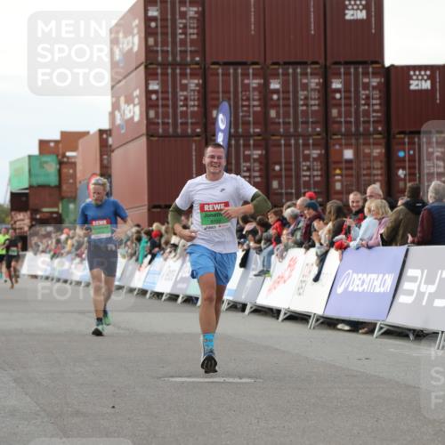 03.10.2025 - Köhlbrandbrückenlauf Yannick Fuchs http://msf.ph/oto/8982901 03.10.2025 16:05:52 Ziel 7646, 8616, 8924, 9102, 9489 meine-sportfotos.de