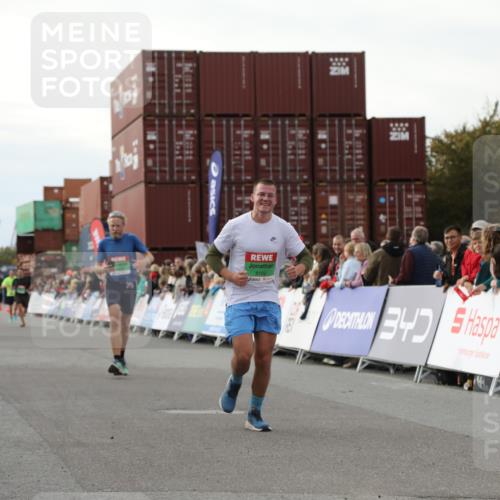 03.10.2025 - Köhlbrandbrückenlauf Yannick Fuchs http://msf.ph/oto/8982906 03.10.2025 16:05:53 Ziel 7646, 8616, 8924, 9102 meine-sportfotos.de