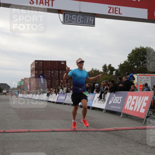 03.10.2025 - Köhlbrandbrückenlauf Yannick Fuchs http://msf.ph/oto/8982910 03.10.2025 15:50:12 Ziel 7033, 9742 meine-sportfotos.de
