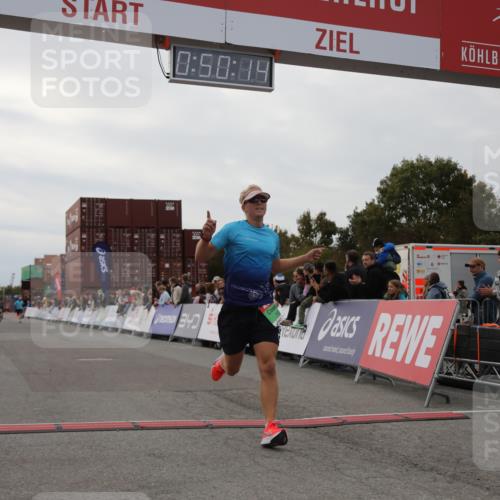 03.10.2025 - Köhlbrandbrückenlauf Yannick Fuchs http://msf.ph/oto/8982912 03.10.2025 15:50:12 Ziel 7033, 9742 meine-sportfotos.de
