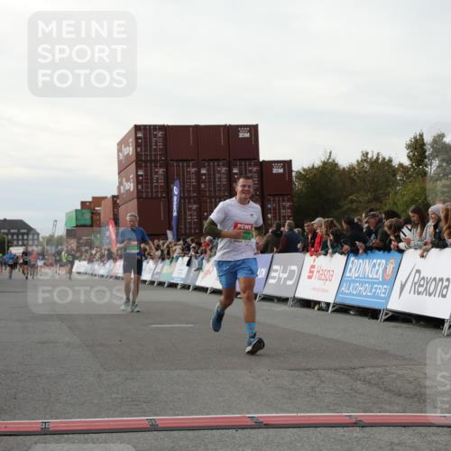 03.10.2025 - Köhlbrandbrückenlauf Yannick Fuchs http://msf.ph/oto/8982913 03.10.2025 16:05:53 Ziel 7646, 8616, 8924, 9102 meine-sportfotos.de