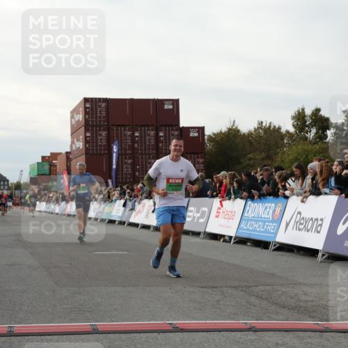 03.10.2025 - Köhlbrandbrückenlauf Yannick Fuchs http://msf.ph/oto/8982915 03.10.2025 16:05:53 Ziel 7646, 8616, 8924, 9102 meine-sportfotos.de