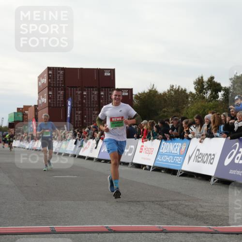 03.10.2025 - Köhlbrandbrückenlauf Yannick Fuchs http://msf.ph/oto/8982917 03.10.2025 16:05:53 Ziel 7646, 8616, 8924, 9102 meine-sportfotos.de
