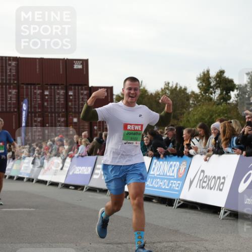 03.10.2025 - Köhlbrandbrückenlauf Yannick Fuchs http://msf.ph/oto/8982921 03.10.2025 16:05:54 Ziel 7646, 8616, 9102 meine-sportfotos.de